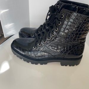 Fashion Nova combats